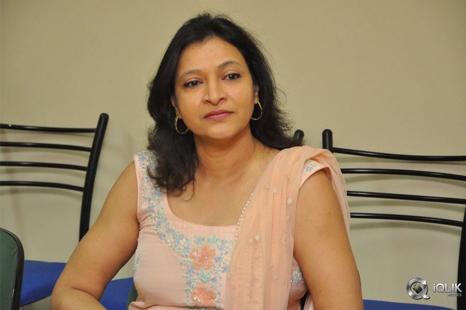 Manasuku-Nachindi-Movie-Team-At-Kasturba-Gandhi-College